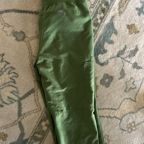 Figs Fern Green scrub pants size L petite - Picture 5 of 7